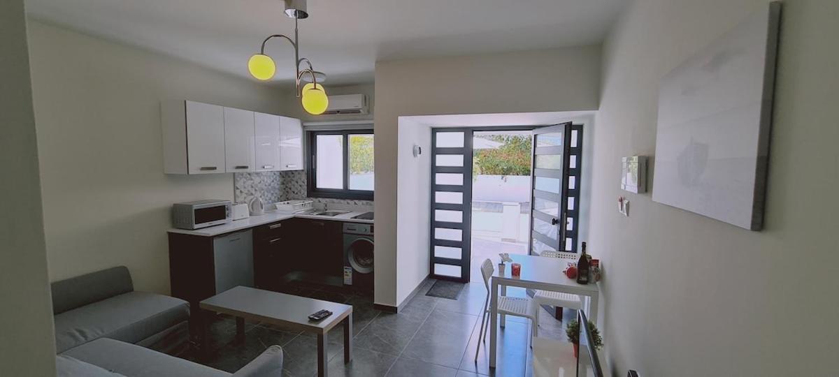 Nissi Twins Apts