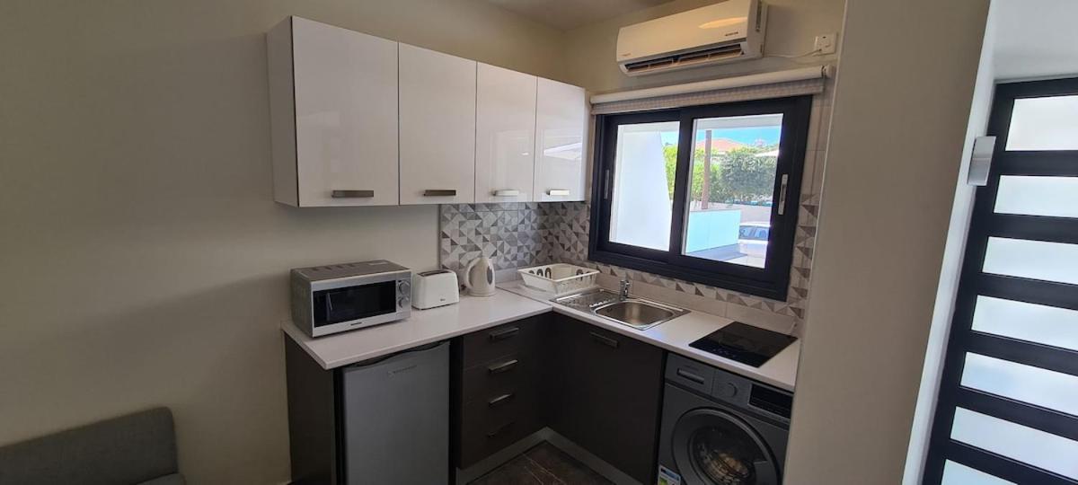 Nissi Twins Apts