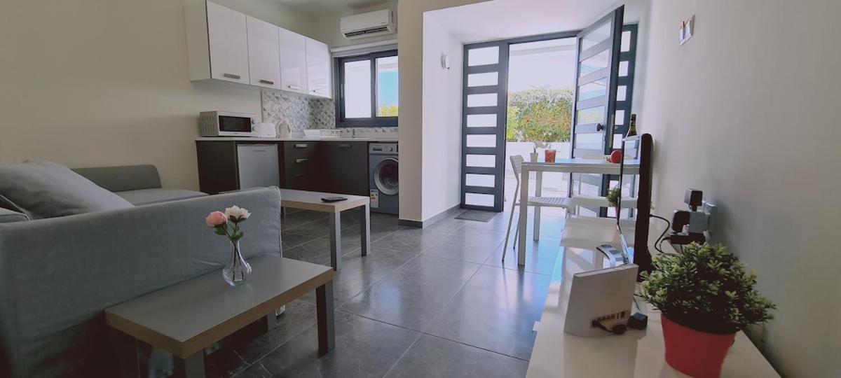 Nissi Twins Apts Apartment *