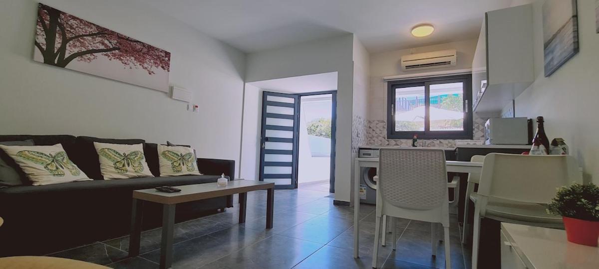 Nissi Twins Apts Appartement