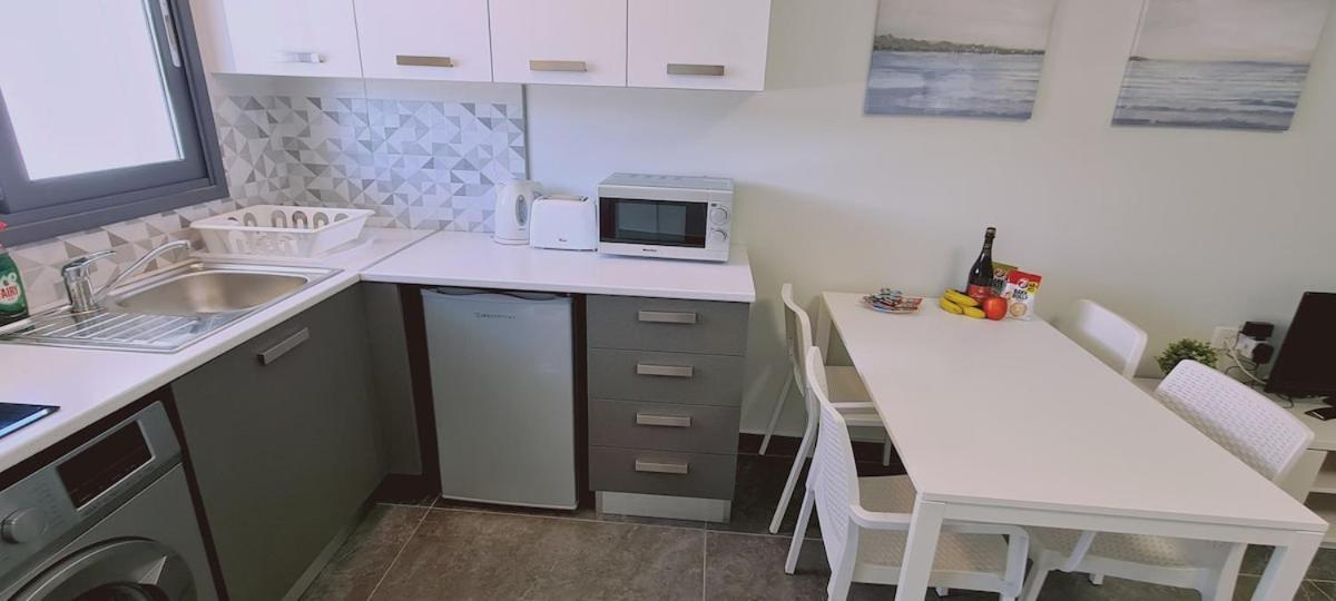 Nissi Twins Apts