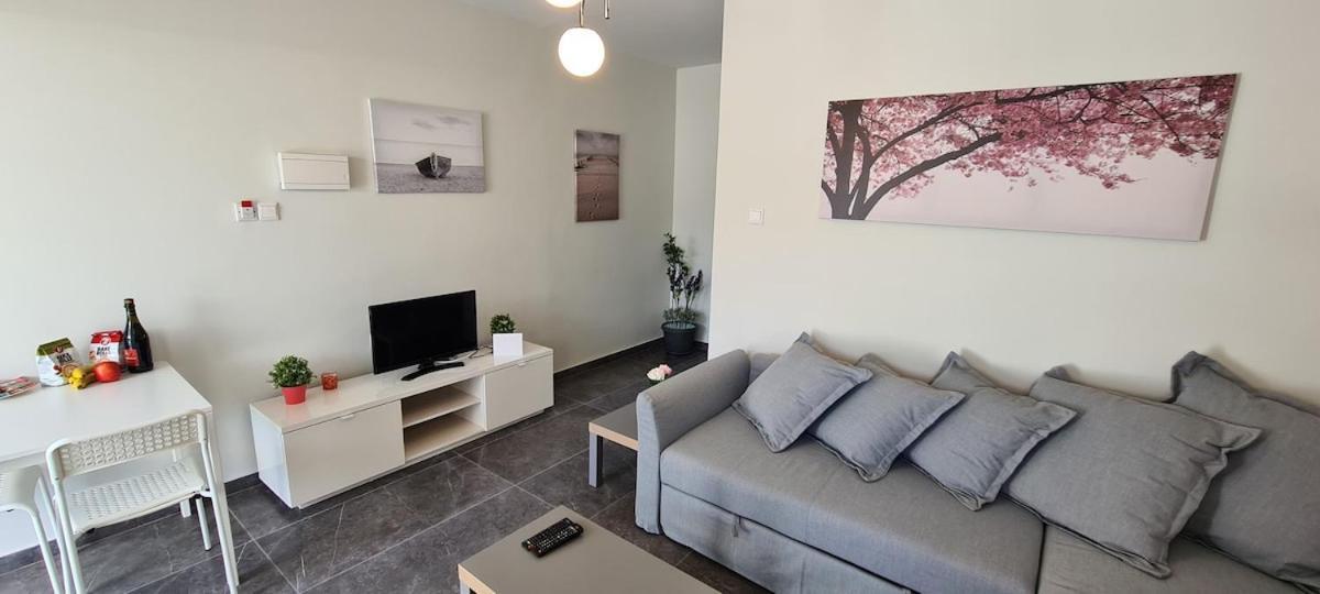 Nissi Twins Apts